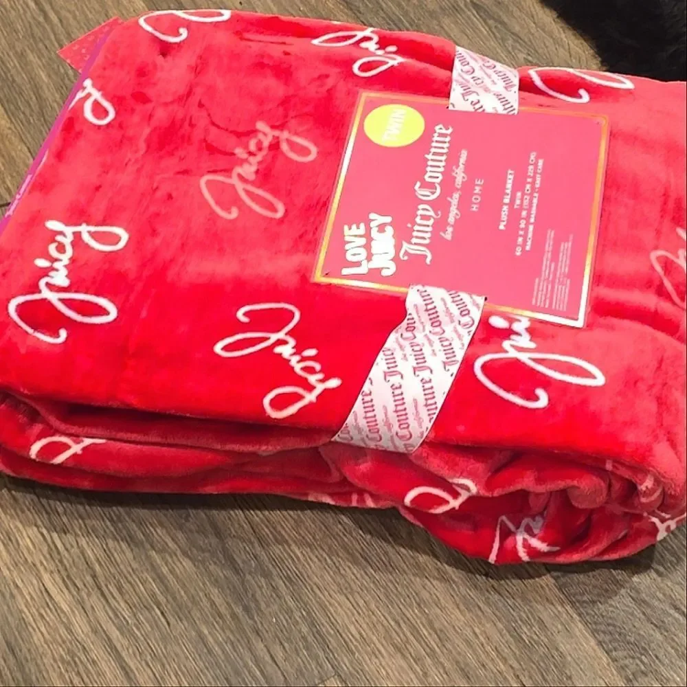 Juicy Couture Signature Logo Twin‎ Plush Throw Blanket